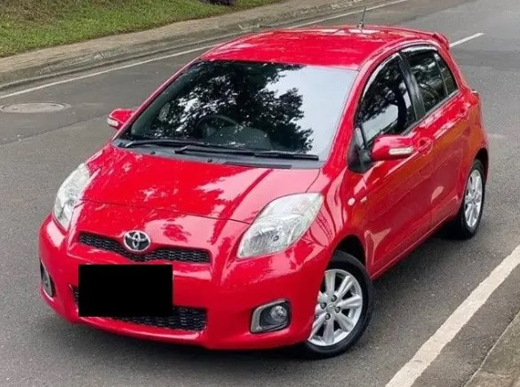 mobil sedan bekas