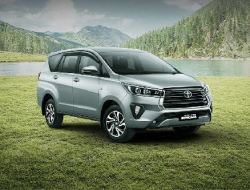 Tips Perjalanan Jarak Jauh dengan Sewa Mobil Innova