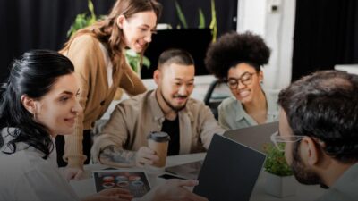 Bimbel Bahasa Inggris Terdekat vs Kelas Online